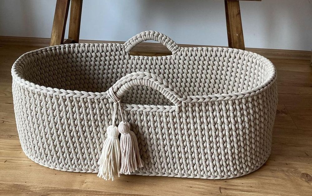 Плетен бебешки кош