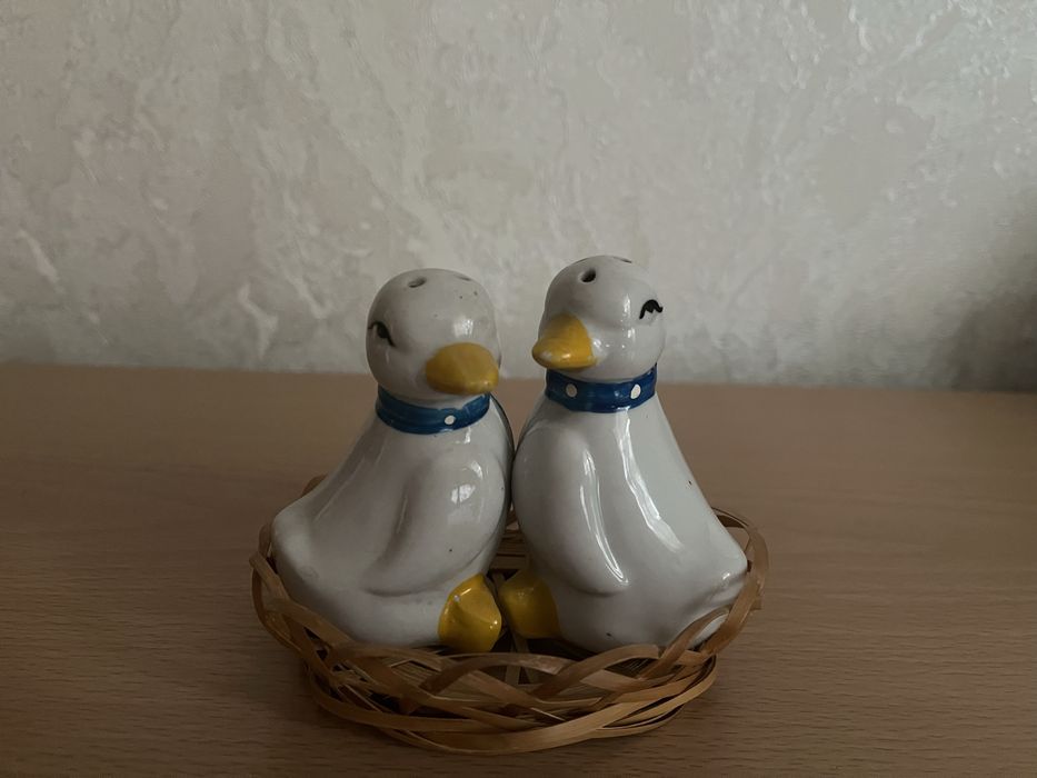 Продам солонку и перечницу
