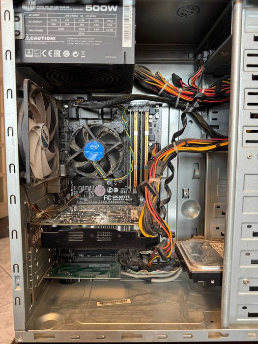 Продавам компютърна конфигурация за гейминг