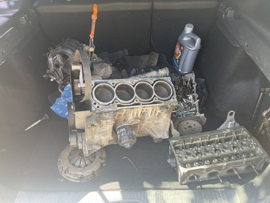 Vand dezmembrez motor vw golf BCA 1.4 benzina chiuloasa axa came egr..