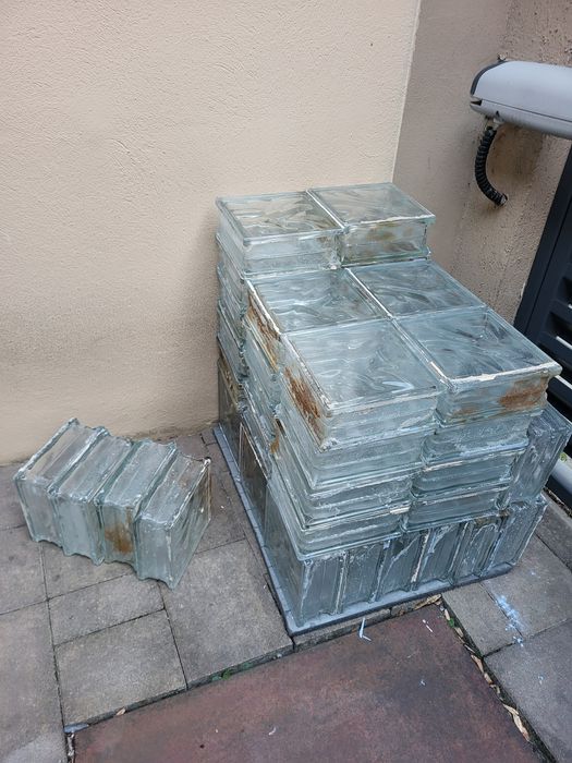 Vând cărămidă de sticlă transparentă