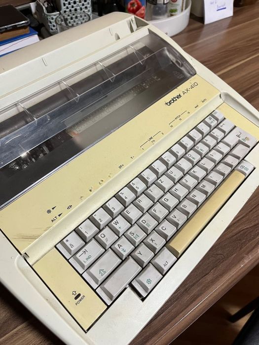 Mașină de scris (typewriter) brother AX-410