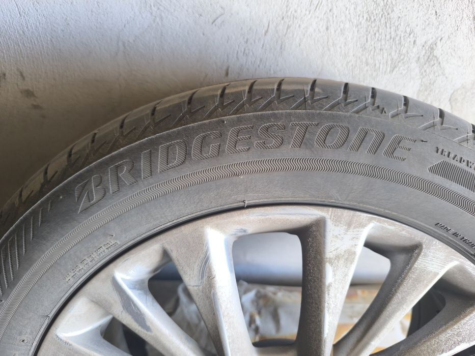 Автошина с диском на Камри