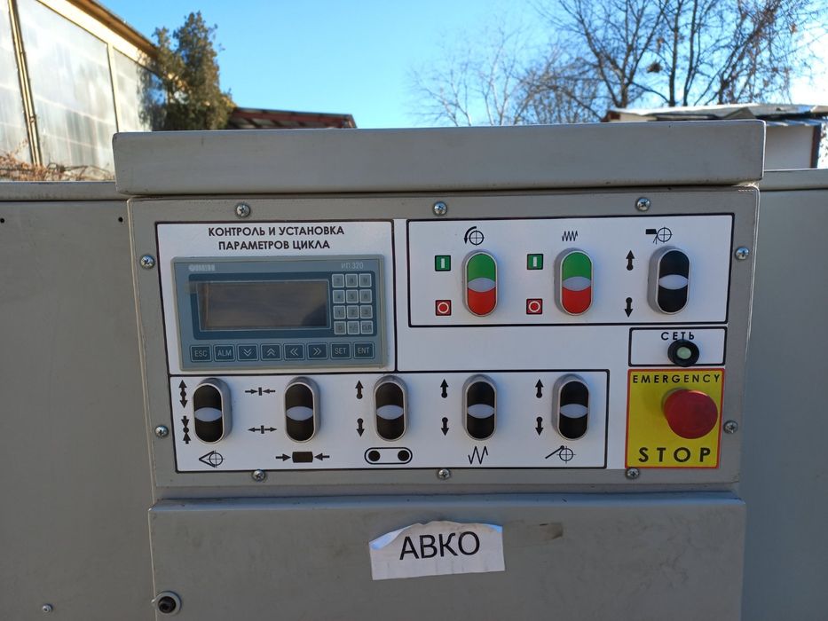 Нова машина за развиване на фурнир Украинска