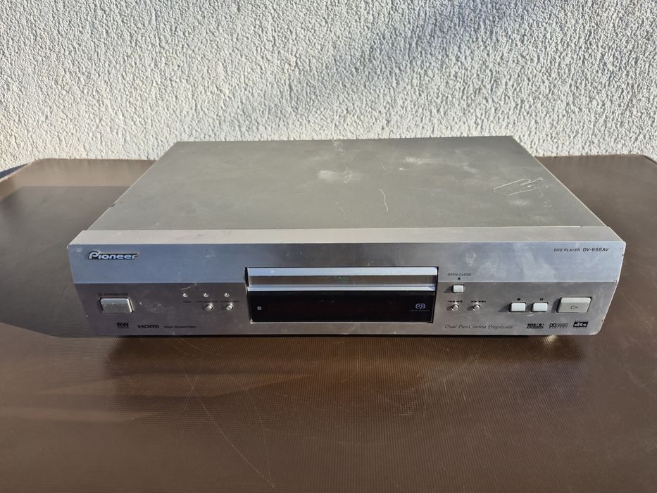 Vând DVD player marca Pioneer model DV-668AV,made in Malaysia