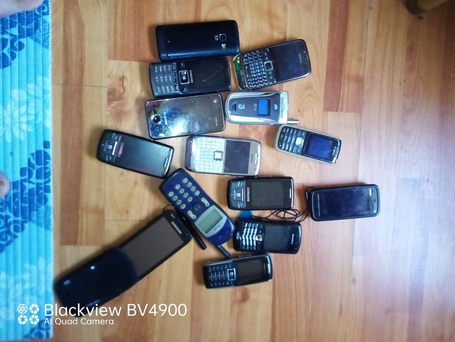 Diferite tipuri de telefoane vechi