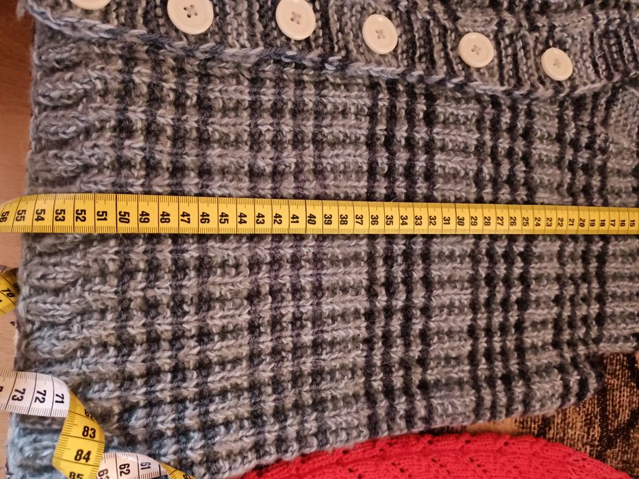 vând vesta croșetată de mână