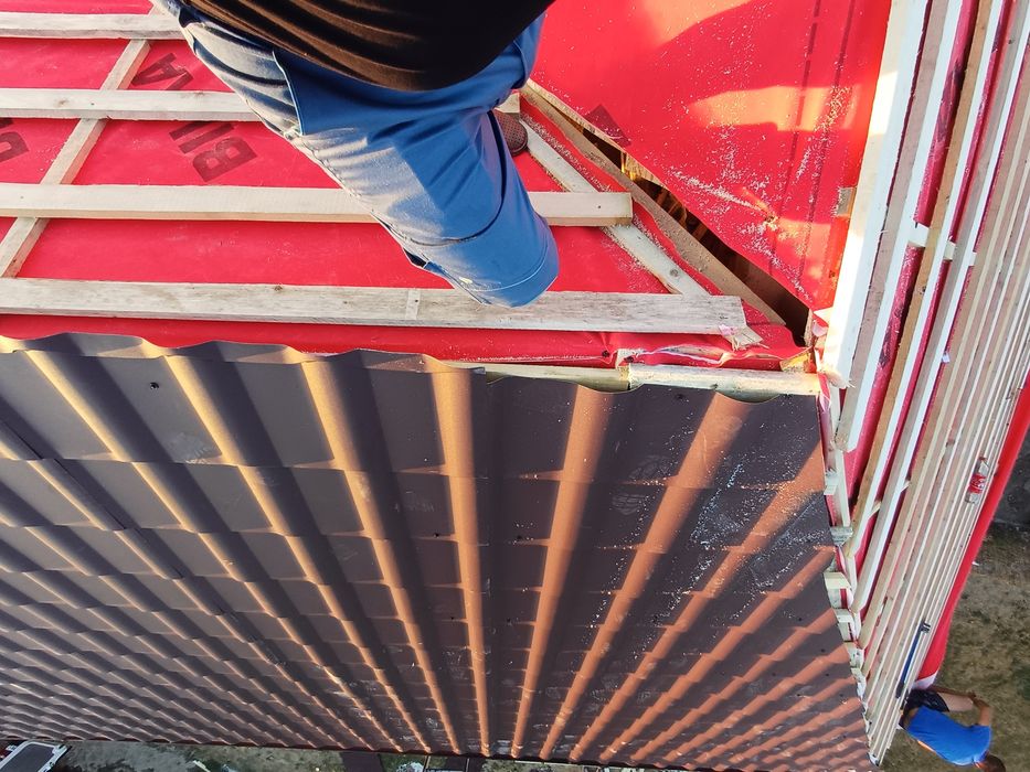 Firmă specializată. 
Executăm sau modificăm 
orice tip de Acoperisuri.