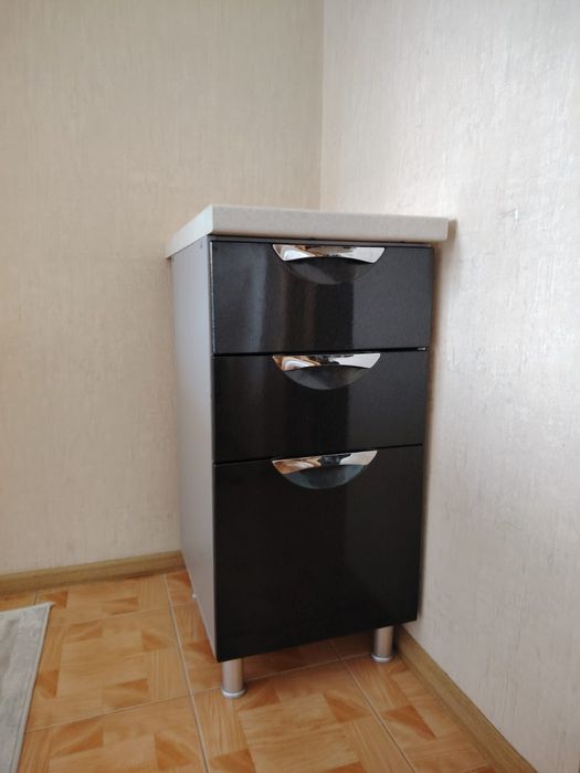 Продам Комод 3 полочный