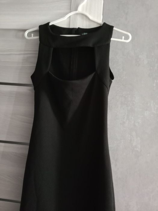 Продам шикарное чёрное платье