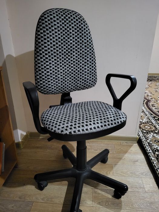 Продам стул компьютерный б/у