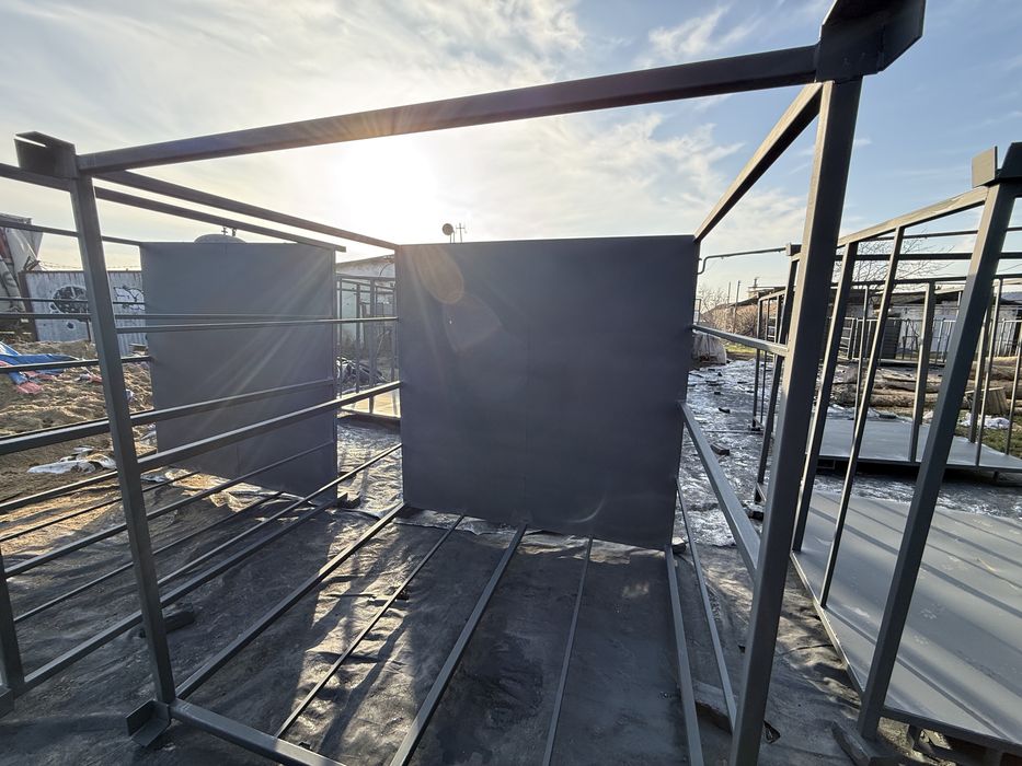 Boxpaleti metalici ieftini industriali cu tabla