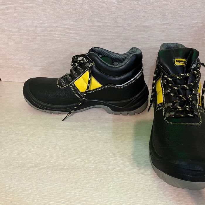 мъжки обувки нови