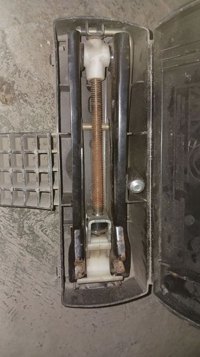 Оригинален крик от пежо