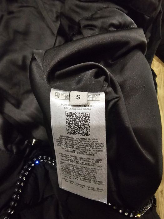 Дамско черно яке Guess