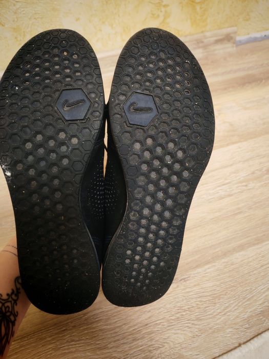 Маратонки Nike 39 номер