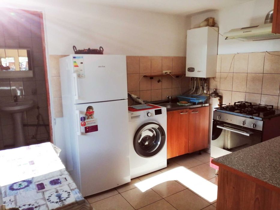 casa mica stil garsoniera situata în zona auchan din gavana