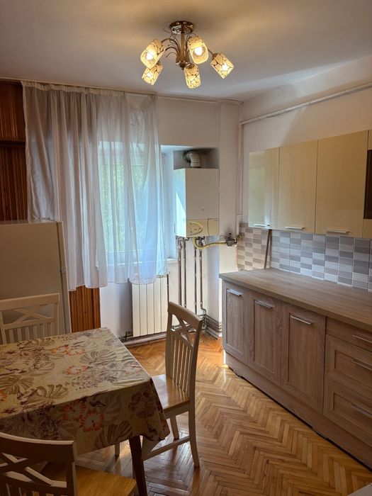 Apartament cu 2 camere de închiriat