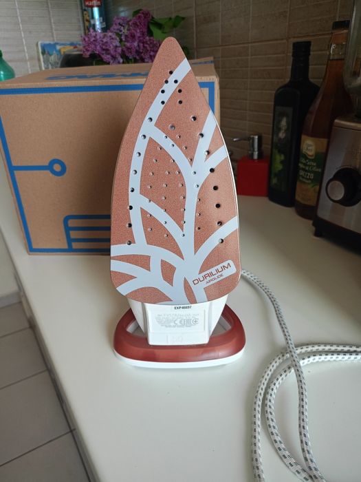 Vând fier de calcat Tefal EasyGliss Eco FV5782EO,2800 W,cu talpa Durilium Airglide.