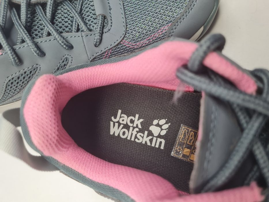 Маратонки Jack Wolfskin 

Чисто нови с кутия.

Размер 40.5 стелка 25.5