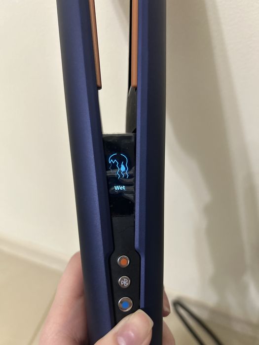 Dyson airstrait