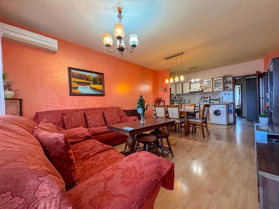 Продава се Тристаен апартамент в Бургас, Лазур - 104 кв.м за 2068 €/кв.м - Снимка #2