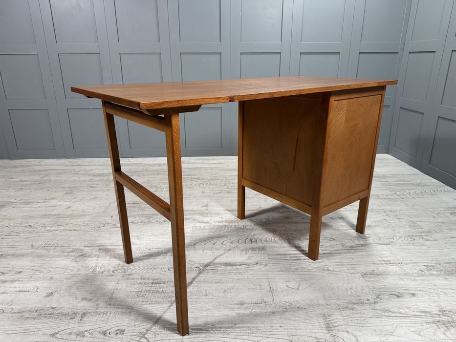 Винтидж, скандинавско бюро К059