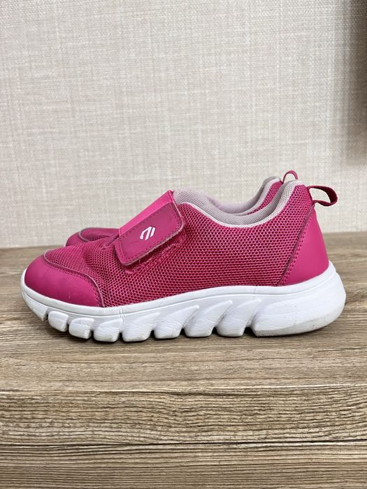 Кроссовки для девочки