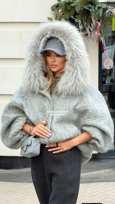 Geaca din lana naturala de oaie cu guler de vulpe