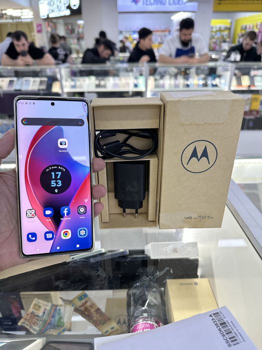 Moto edge 30 ultra 5G. 12/256