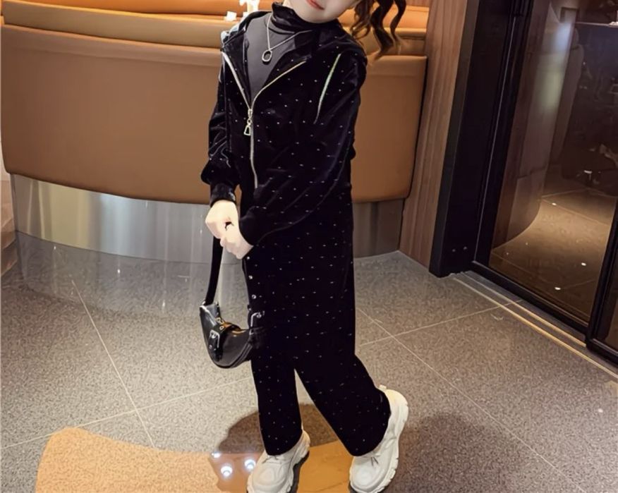 Костюм на девочку на рост 130-140 см