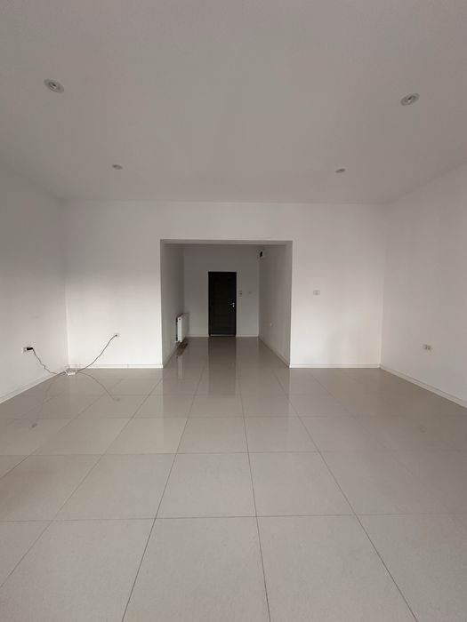 Inchiriez spatiu comercial 35 mp - centru