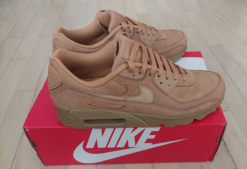 NIKE AIR MAX 9O Premium Winter Track 3
