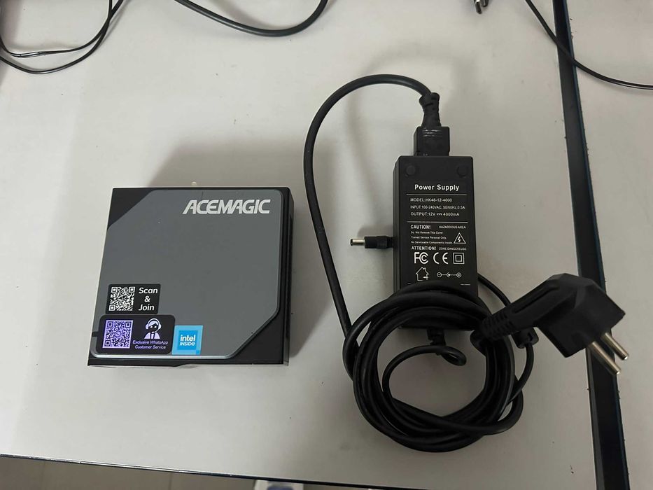 acemagic s1 de culoare negru mat mat fata spate lateral unghi inchis
