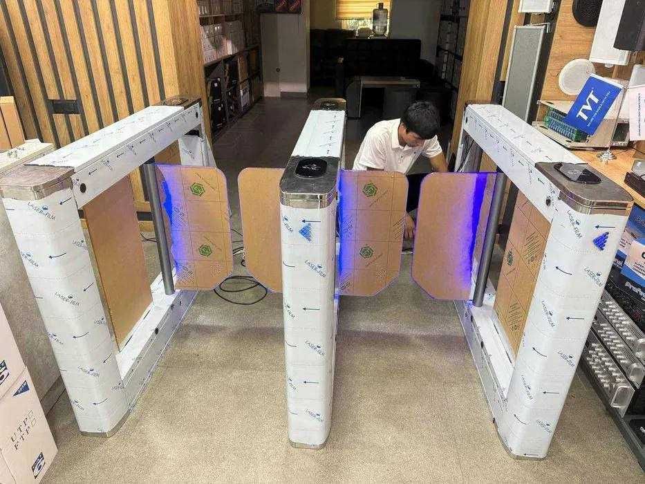 Turniket o‘rnatish, Установка турникетов