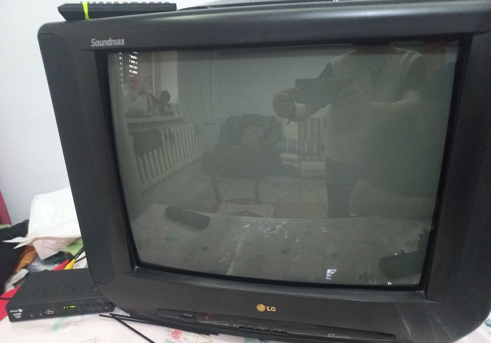 Продам телевизор с приставкой