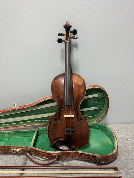 Vand o vioara veche 1880 facuta de fratii Wolff