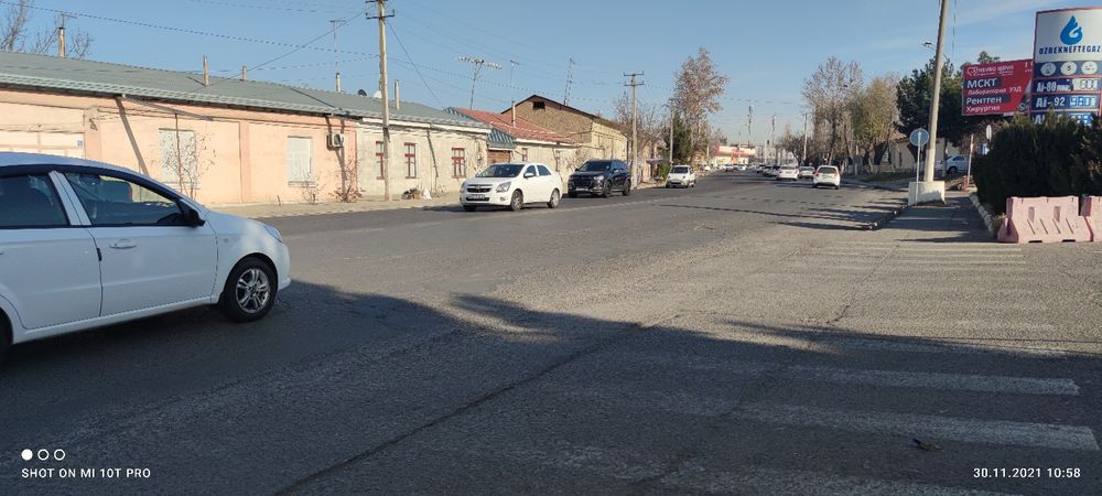 Uy sotiladi TAQACHIDA kotta yo'l yuzida. Nejiloy uchun qulay varyant