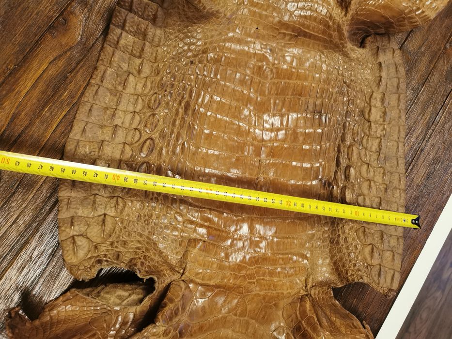 Обработена кожа 145 см.