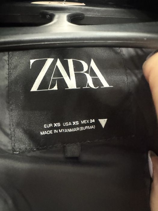 Дамски Черен елек Zara и яке с естествен пух