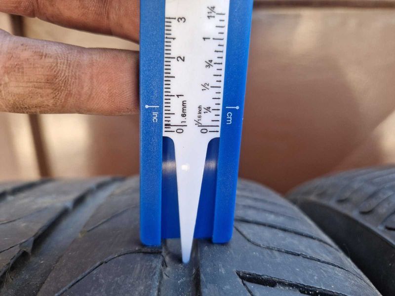 2 Pirelli R21 285/40
летни гуми
DOT1518