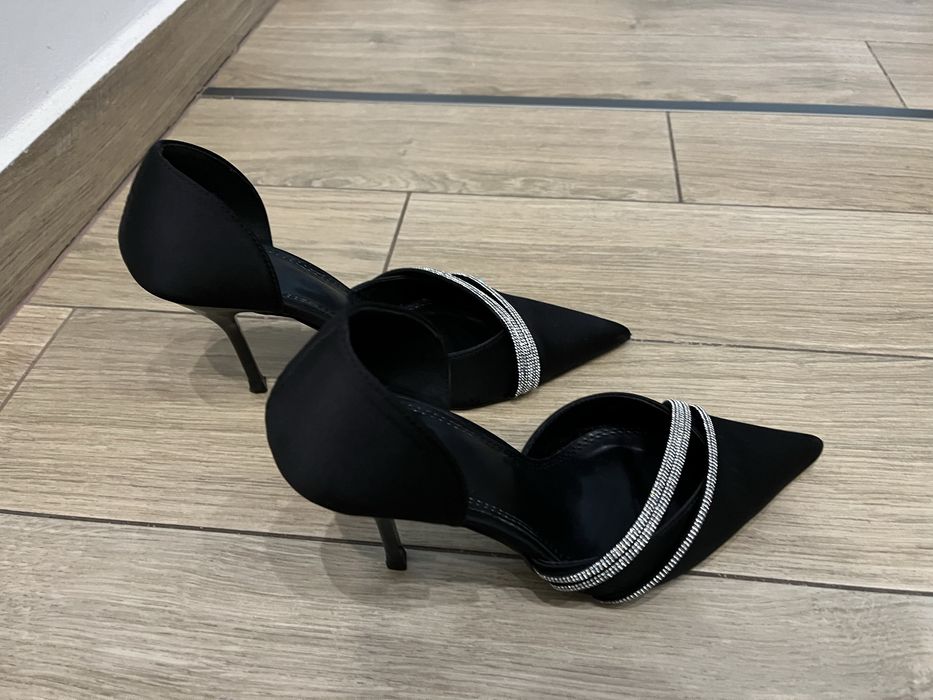 Pantofi stiletto