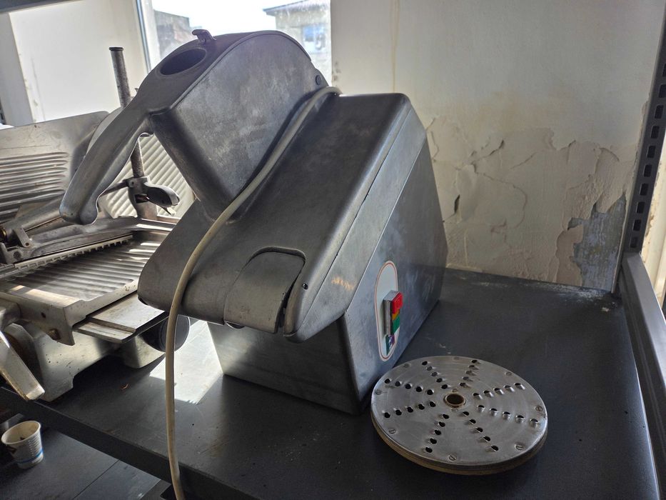 Robot legume, razuit, feliat, second sau nou