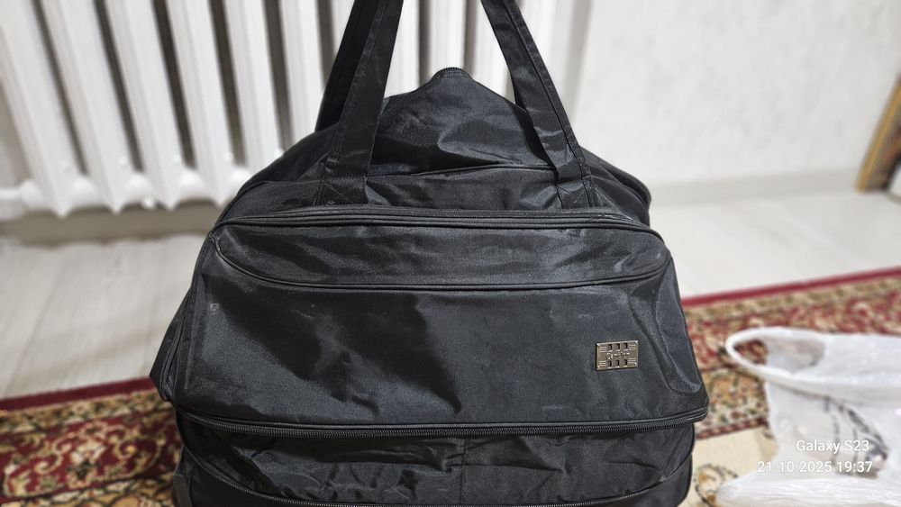 Продам чемодан на колесах