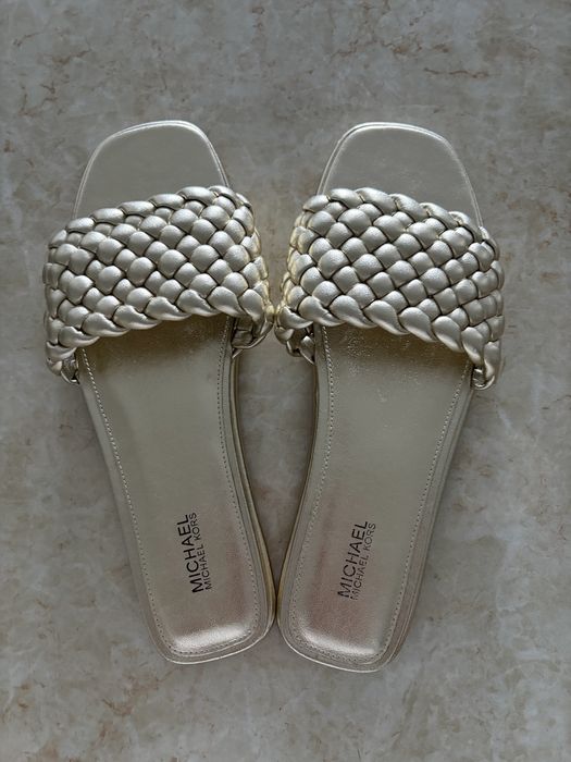 Нови чехли Michael Kors
