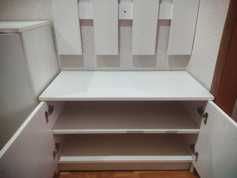 Продаю прихожую срочно