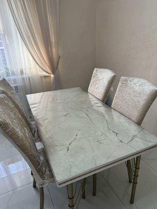 Стол со 6 стульями