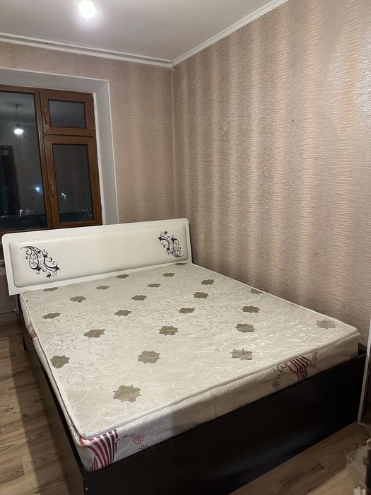 Кровать с матрасом