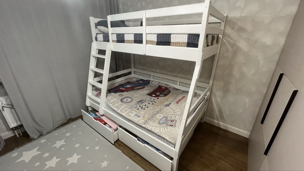 Продам двухярусную кровать!