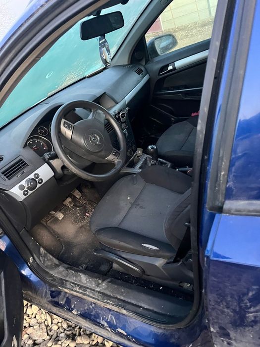 Dezmembrez opel astra h 1.7 cdti 74kw 101 cp